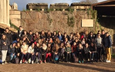 Les élèves sur le Forum, à Rome